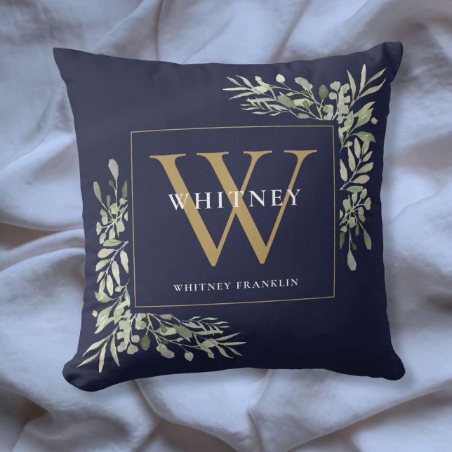 Almofada Azul Marinho verde monograma Dourado moderno (Modern Gold Monogram Greenery Navy Blue Throw Pillow)