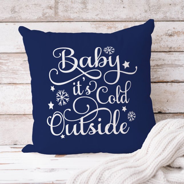 Almofada Baby É Frio Lá Fora Script Feriado Azul Marinho (Criador carregado)