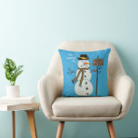 Almofada Bah Humbug Grumpy Christmas Snowman apresenta<br><div class="desc">Bah Humbug! Esta design engraçada é a coisa perfeita para uma celebração de janto de Natal, um presente de anfitrião ou anfitrião, ou qualquer pessoa que esteja um pouco no lado antissocial e que preferencialmente evite as grandes multidões nesta temporada de férias. Apresenta um boneco de neve vestindo um chapéu...</div>