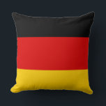 Almofada Bandeira da Alemanha - Alemanha<br><div class="desc">A bandeira da Alemanha ou da Alemanha é um tricolor composto por três bandas horizontais iguais que exibem as cores nacionais do preto,  do vermelho e do ouro da Alemanha. #alemanha #german #alemanha #berlin #patriota #bandeira</div>