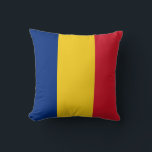 Almofada Bandeira da Romênia<br><div class="desc">A bandeira romena é uma tribanda vertical. As cores usadas na bandeira são azul, vermelho, amarelo. A proporção da bandeira romena é de 2:3. A bandeira da Romênia foi adotada em 1989. O primeiro uso do atual design de bandeira foi em 1867. A última mudança para a atual design da...</div>