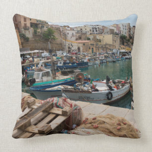 Almofada Barcos de pesca no porto de Castellammare del
