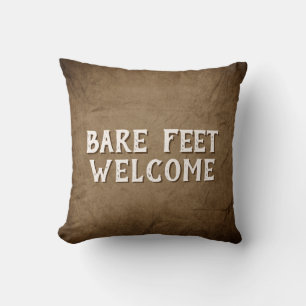 Almofada Bare Feet Welcome On Brown