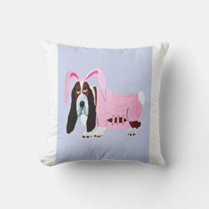 Almofada Basset Hound com roupa de coelho