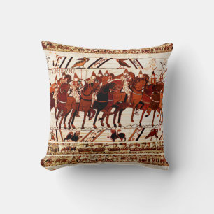 ALMOFADA BAYEUX TAPESTRY NORMAN ARMY, KNIGHTS HORSEBACK