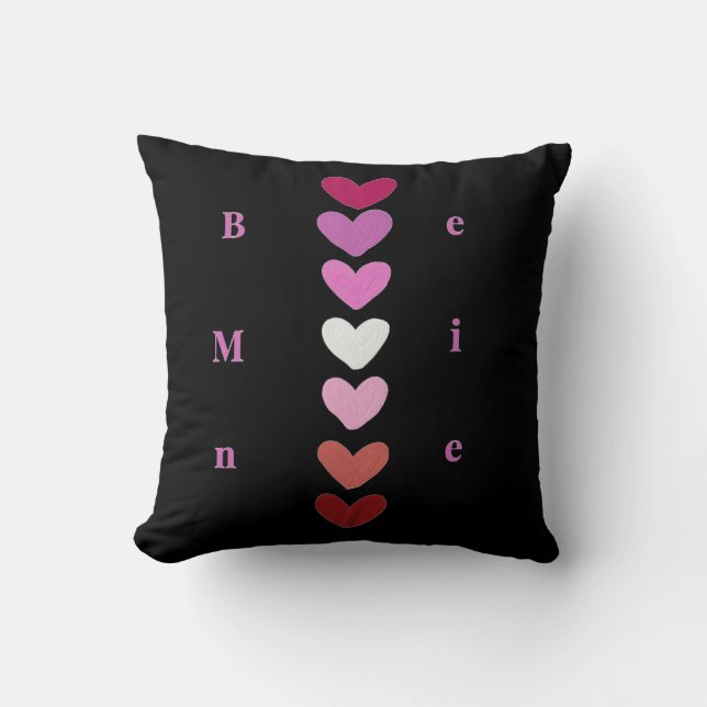 Almofada Be Mine Minimal Heart Stack Valentine T-Shirt (Frente)