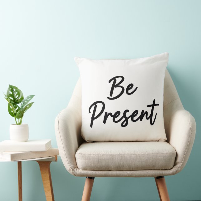 Almofada Be Present" Minimalist Home Decor Throw Pillow (Cadeira)