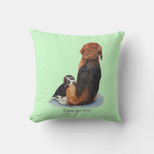 Almofada beagle beagle muito fofo abraçando a mãe cachorr