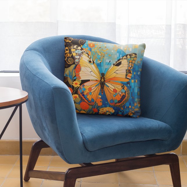 Almofada Bela Borboleta Decorânea Floral (Criador carregado)
