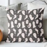 Almofada Bela Cartoon Halloween Desenhando Espírito Branco<br><div class="desc">Adicione um toque de charme assustador ao seu espaço com este lindo travesseiro decorativo fantasma do Dia das Bruxas! Apresentando um adorável design fantasma em preto e branco clássico, este travesseiro é perfeito para a decoração de Halloween ou para adicionar um toque caprichoso em sua casa o ano inteiro. O...</div>