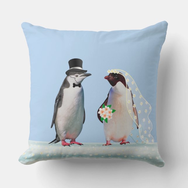 Almofada Belo Casal de Pinguins de Casamento em Azul Claro (Frente)
