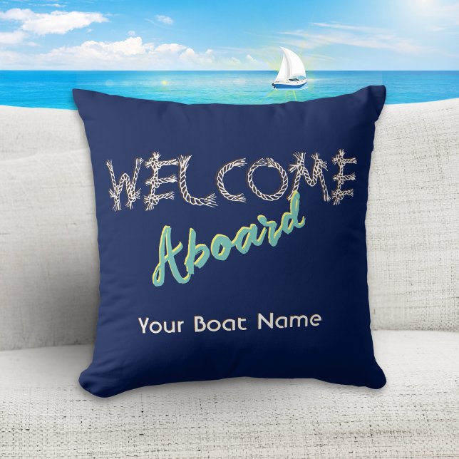 Almofada Bem-vindo a bordo Nome do Barco Marinho Escuro Azu (A stylish navy blue throw pillow with words 'Welcome Aboard', to personalize with your boat name)