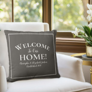 Almofada Bem-vindo a Casa Personalizado Marrom Branco Chic 