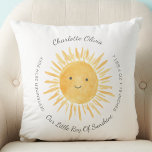 Almofada Birth Stats Sunshine Travesseiro decorativo<br><div class="desc">Este lindo travesseiro de bebê apresenta um sol sorridente de aquarela amarela. Facilmente personalizável com o nome do bebê e as estatísticas de natalidade,  é um excelente presente para um bebê recém-nascido. Original Watercolor © Michele Davies.</div>
