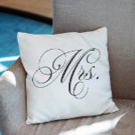 Almofada Black and White Chevron Stripes Sra.<br><div class="desc">O dele e o design dela.</div>