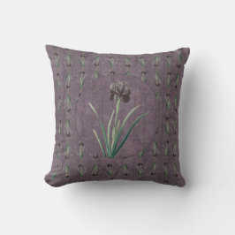 Almofada Black Iris on an antique tapestry