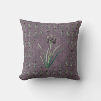 Almofada Black Iris on an antique tapestry
