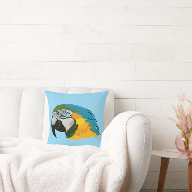 Almofada Blue & Gold Macaw on Light Blue Throw Pillow (Sofá)