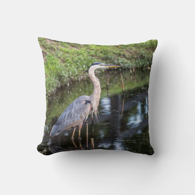 Almofada Blue Heron Wading in Water (Frente)