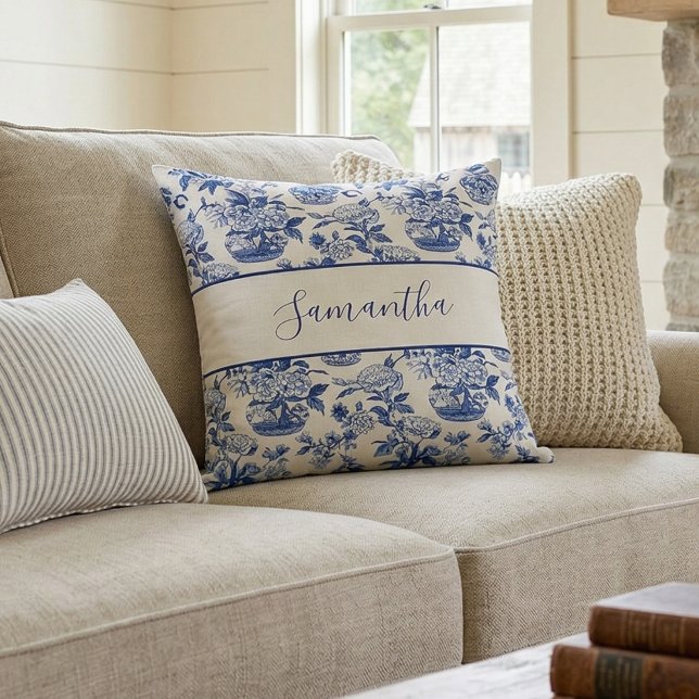 Almofada Blue Monogram Name French Country Throw Pillow (Criador carregado)