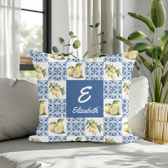 Almofada Blue Tile French Country Lemon Monogram Name (Criador carregado)