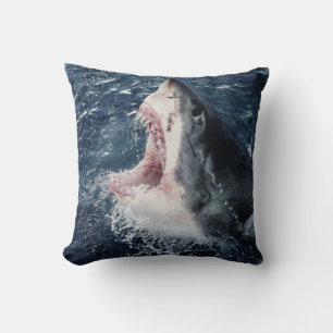 Almofada Boca elevado do tubarão aberta