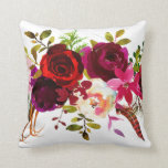 Almofada Bohemian Burgundy Marsala Red White Floral<br><div class="desc">Travesseiro decorativo ao estilo boêmico com ilustração aquosa de burgundy, Marsala, pénia vermelha e rosa e rosas com sotaque de penas. Itens correspondentes também estão disponíveis.</div>