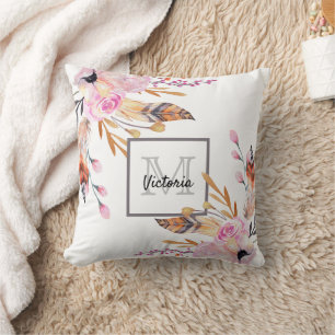 Almofada Boho florals feather branco, rosa, monograma