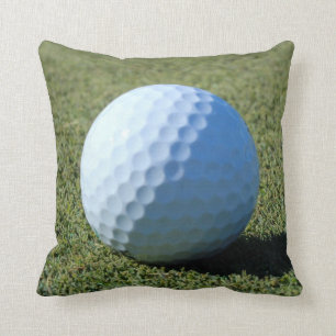Almofada Bola de golfe na foto verde do fim-acima