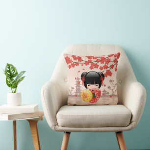Almofada Boneca vermelha de Sakura Kokeshi - gueixa