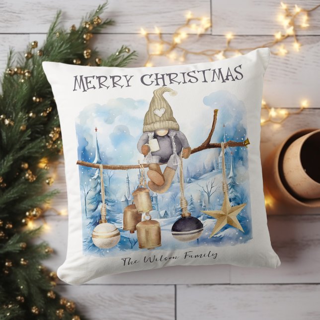 Almofada Bonita Mulher de inverno Gnomo Feliz Natal (Cute Whimsical Winter Lady Gnome Merry Christmas Throw Pillow-Unique Design, Watercolor Illustration)