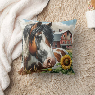 Almofada Bonito Pinto Brown e Cavalo Branco na Fazenda russ