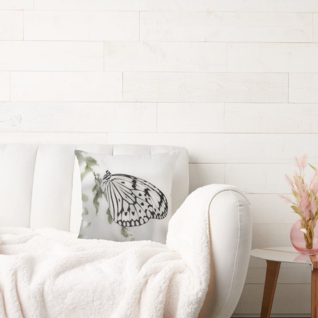 Almofada Borboleta branca preta na ramificação da árvore (Sofá)