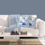 Almofada Borboleta Floral Vintage Azul n Branco<br><div class="desc">"Chinoiserie Butterfly Floral Vintage Blue n White Travesseiro decorativo." Novo trabalho de arte de borboletas com flores estilizadas e folhas em um antigo estilo chinês com um design de mosaico de cerâmica quebrada para um estilo antigo de decoração moderna da casa. Arte de Audrey Jeanne Roberts, artista acreditada e licenciada...</div>