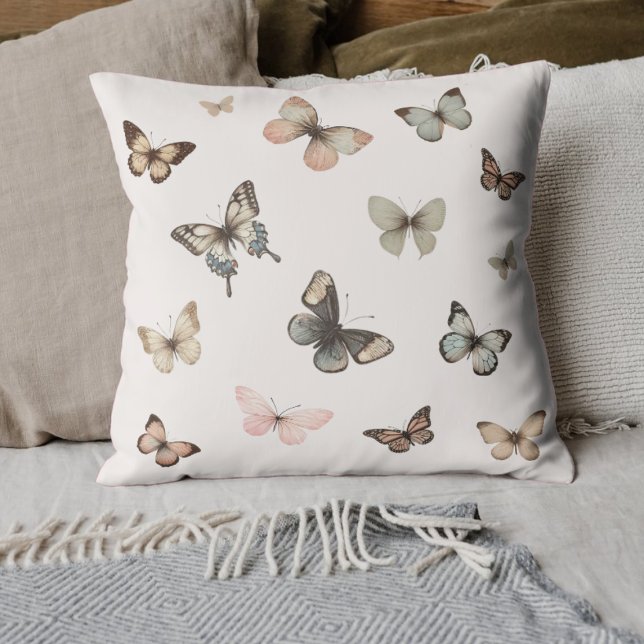 Almofada Borboletas Neutras Cuecas, Toneladas Luminosas (Add a touch of whimsy with this butterfly pillow. Perfect for a charming and playful decor touch.)