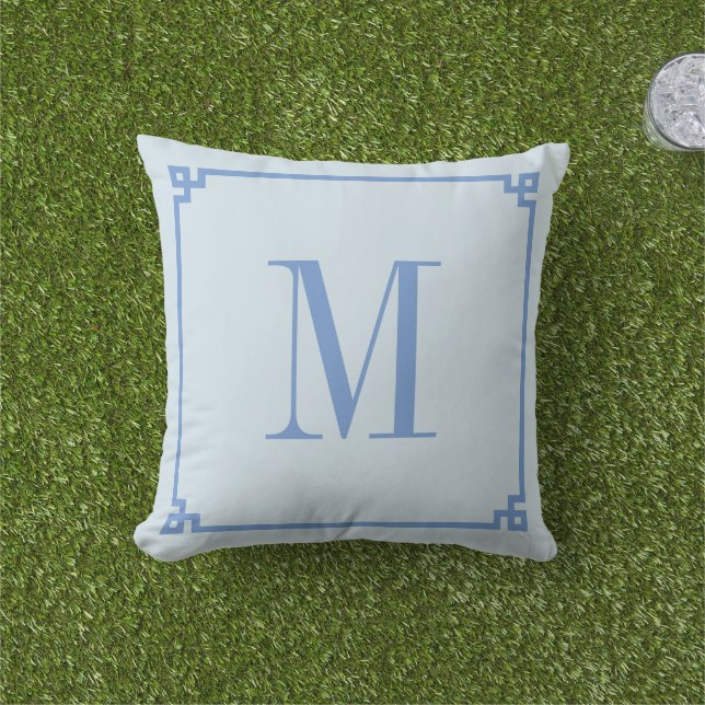 Almofada Borda de Chave Grega Azul Cornflowre Monogramada (Grama)