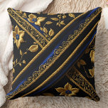 Almofada bordado azul Dourado Flores azuis preto<br><div class="desc">Vintage Embroidery faux Blue Dourado thread Flor padrão preto aparência texturizada. Confortável sem a comichão do 😀 real bordado</div>