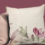 Almofada Borgonha e Creme Simples Rosa Floral<br><div class="desc">Travesseiro decorativo de borgonha e creme apresenta um simples design floral elegante em uma paleta de cor de marfim cremosa com sotaques de burgundy, ouro e verde. Um belo impressão design floral constituído por camadas de rosebudas florescentes como ponto focal contra um simples pano floral moderno com design de ouro...</div>