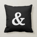 Almofada Botão preto e branco moderno e (e sinal)<br><div class="desc">Este é o Travesseiro de Botão preto e branco moderno ("e sinal").</div>