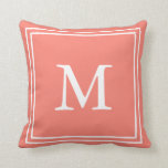 Almofada Branco e Salmão Monogramados Personalizados<br><div class="desc">Um grande monograma branco aparece em fundo de salmão. O monograma tem uma dupla borda quadrada branca. Personalize o travesseiro decorativo branco e salmão com o seu monograma/inicial.</div>