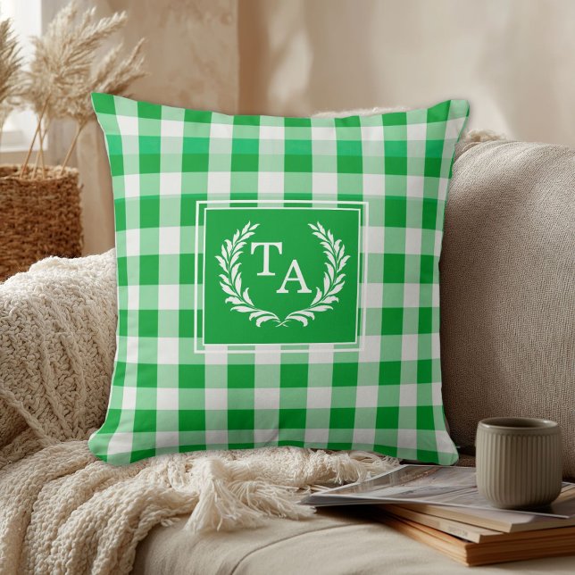 Almofada Brasão de Monograma Xadrez Verde (Green Gingham Monogram Crest Throw Pillow)