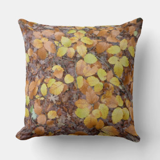 Almofada Brown Yellow Autumn Leaves Pattern Throw Pillow