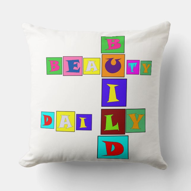 Almofada BUILD BEAUTY DAILY Throw Pillow (Frente)