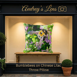 Almofada Bumblebees on Chinese Lilac