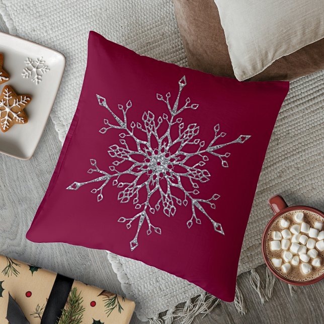 Almofada Burgundy Floco de Neve Frio Glitter Silver Elegant (Elegant Silver Glitter Holiday Snowflake Burgundy Throw Pillow)