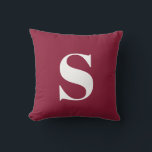 Almofada Burgundy Travesseiro Inicial Monograma Exterior<br><div class="desc">Burgundy,  Monograma Inicial,  Travesseiro Exterior. Travesseiro ao ar livre decorativo com solteiro inicial. Personalize rápida e facilmente.</div>