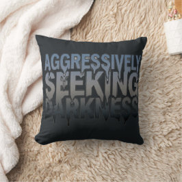 Almofada Buscando Agressivamente a Escuridão – Design de Te