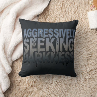 Almofada Buscando Agressivamente a Escuridão – Design de Te