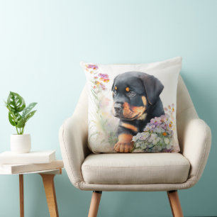 ALMOFADA CACHORRO DE ROTTWEILER COM FLORES DE SELAS