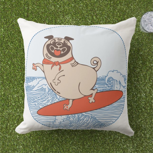 Almofada Cachorro pug feliz andando de surf  (Grama)